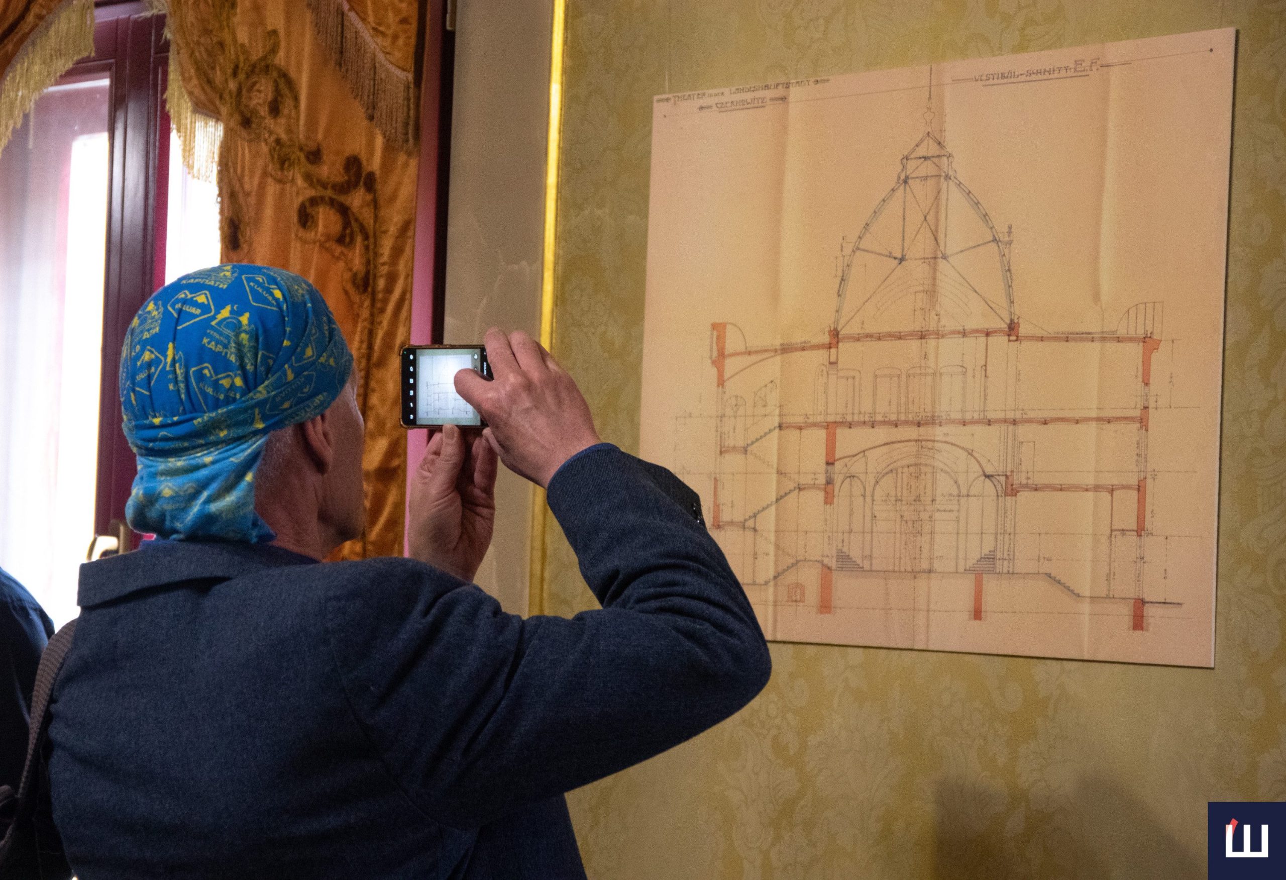 Сторічні плітки, артефакти минулого та новий погляд на Чернівеций театр: якою буде «Цікава екскурсія від директора театру»