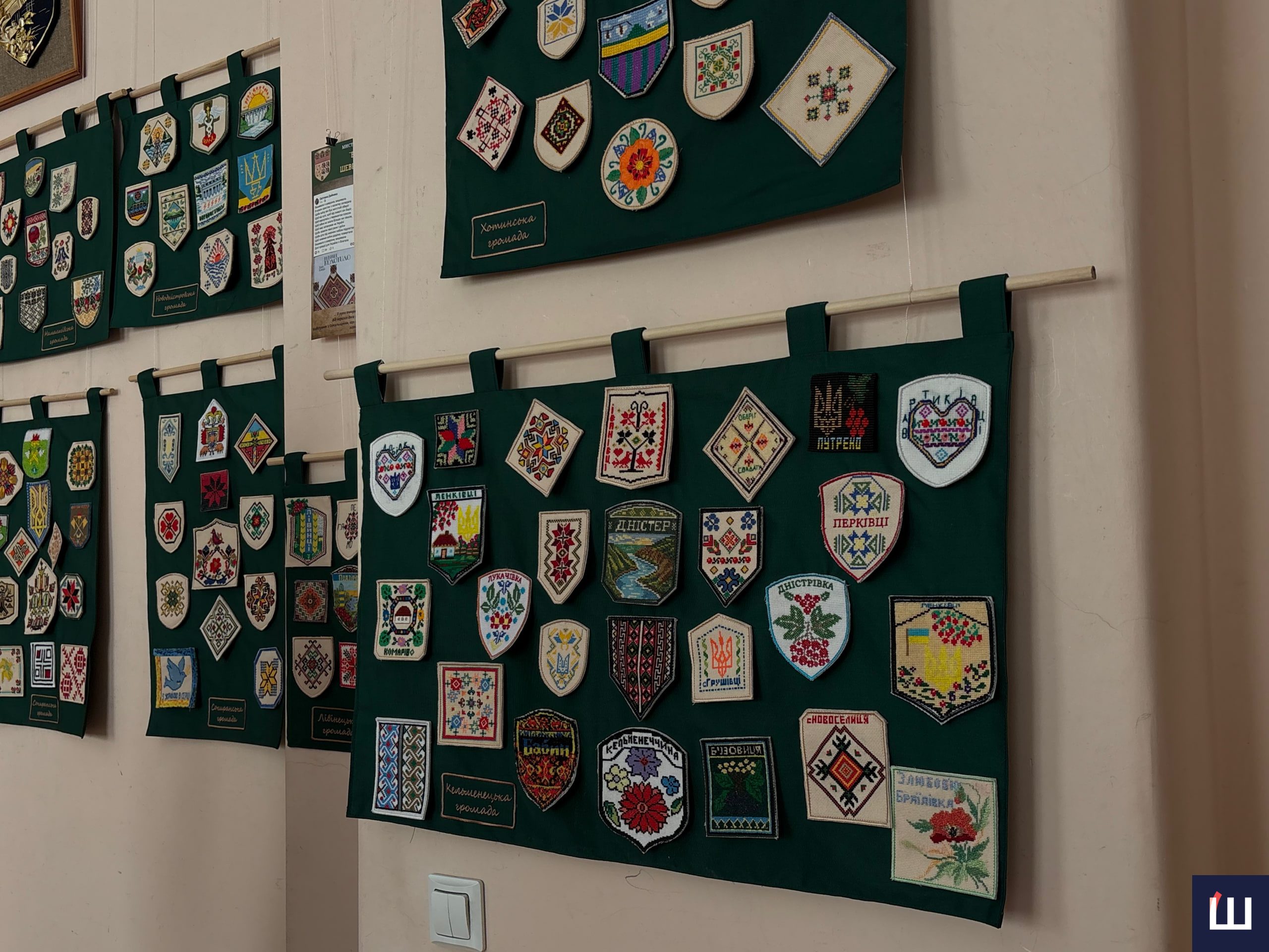 У Чернівцях презентували проєкт «Вишитий шеврон-оберіг»