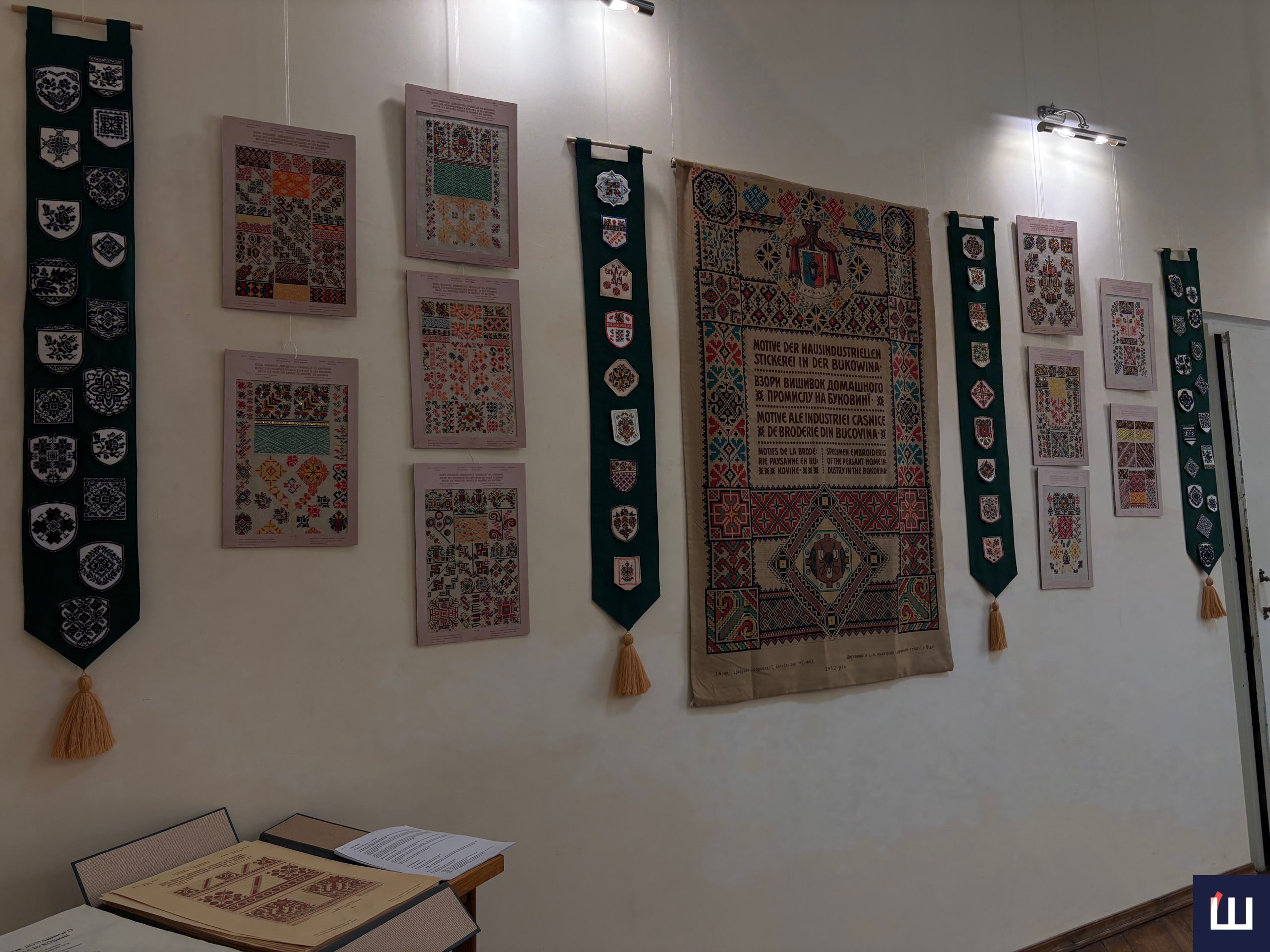 У Чернівцях презентували проєкт «Вишитий шеврон-оберіг»