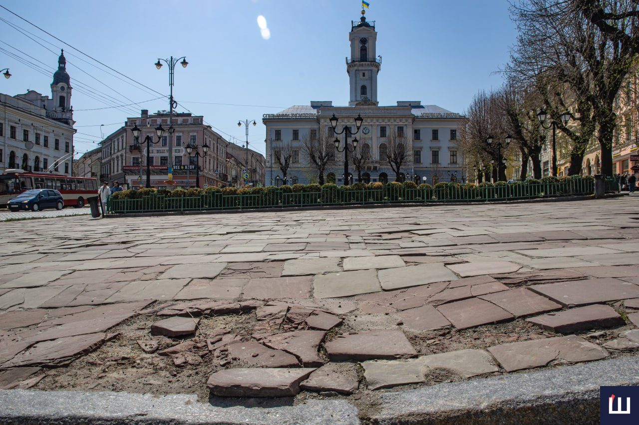 Площі Чернівців: коли востаннє ремонтувалися та у якому стані зараз