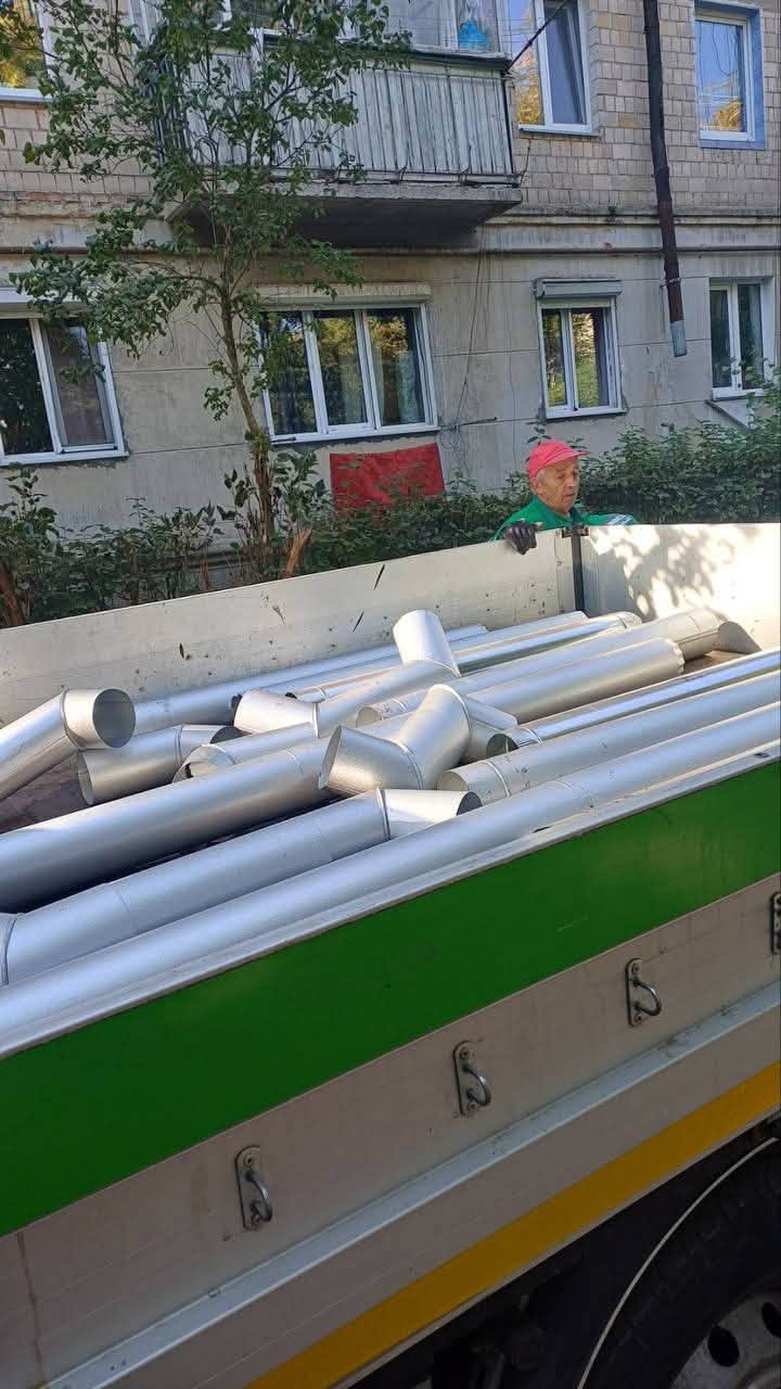 У будинках Чернівців замінили та відновили 288 метрів водостічних труб