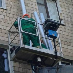 У будинках Чернівців замінили та відновили 288 метрів водостічних труб
