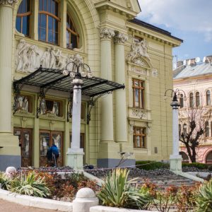 У Чернівецькому муздрамтеатрові представили афішу вистав на жовтень