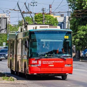 У Чернівцях повернули на свої місця дві зупинки, які тимчасово перенесли